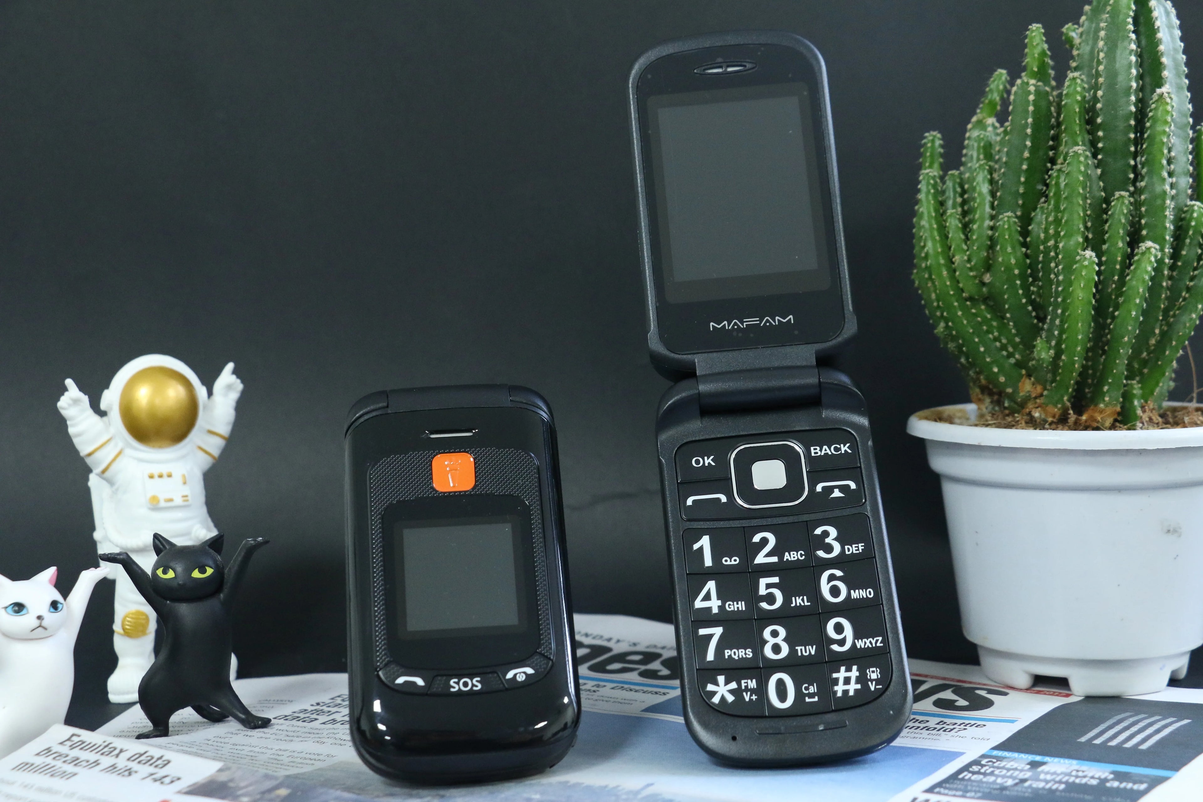 Mafam F899 Senior Flip Feature Phone Dos pantallas 2 Sim Botón grande SOS Dial Antorcha Clamshell Móvil Estilo retro 15 días Larga modo de reposo