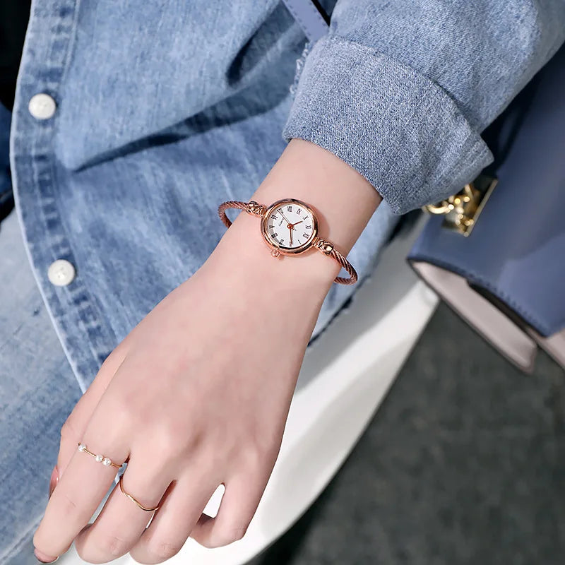 Relojes YIKAZE para mujer, reloj de pulsera con brazalete de oro pequeño, reloj de pulsera de cuarzo Retro de acero inoxidable para mujer, reloj de vestir a la moda