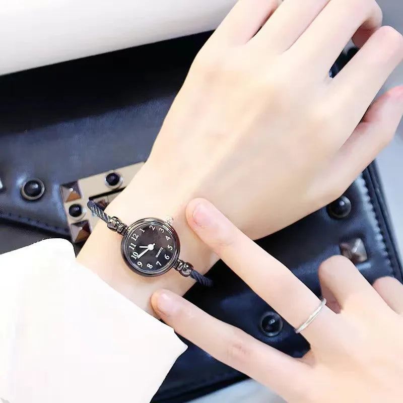 Reloj de pulsera para mujer a la moda, pulsera dorada, esfera pequeña, reloj elegante, nuevo reloj de pulsera de acero bonito para mujer, reloj de pulsera de cuarzo