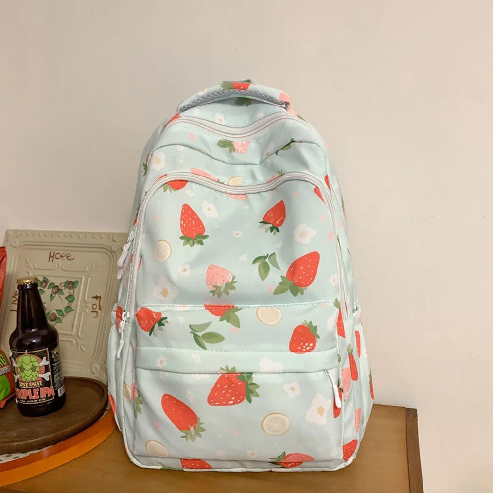 Mochila de Nailon con Estampado de Fresas, Resistente al Agua