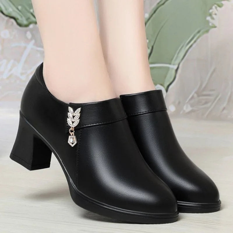 Zapatos de mujer de piel suave con tacón grueso, cierre de cremallera, boca poco profunda, punta puntiaguda con diamantes de imitación, zapatos de tacón de corte bajo a la moda