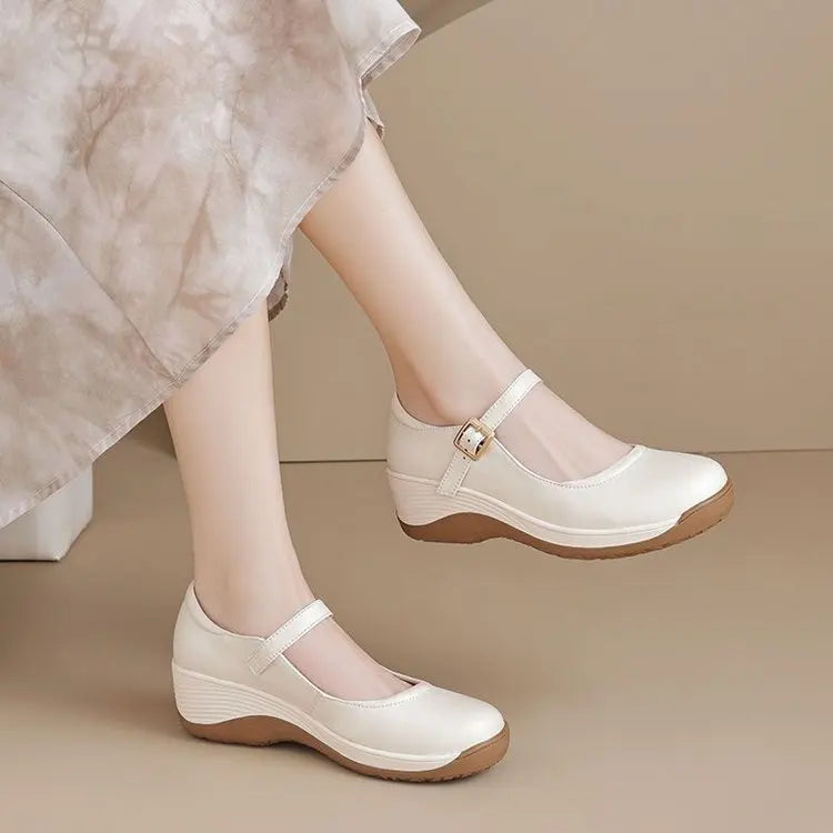 2026 Zapatos de mamá para mujer de primavera: zapatos de tacón poco profundos sin tirar de suela suave, plataforma gruesa de cuero informal con una hebilla, tacón de cuña