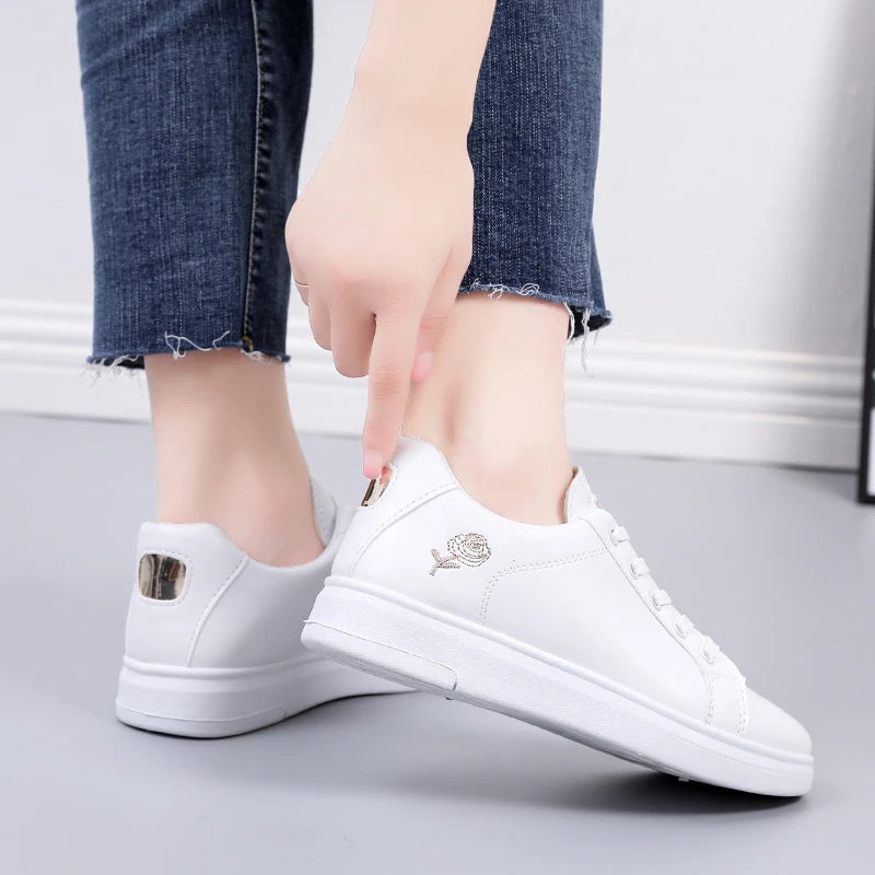 Zapatillas Bordadas con Flores para Mujer | Cuero PU Transpirable