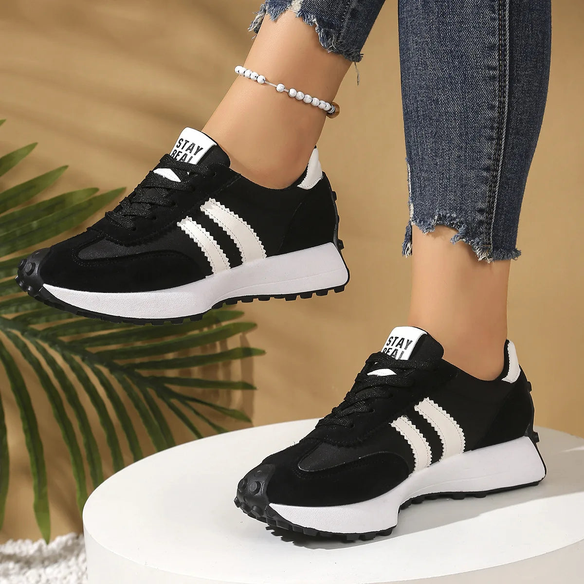 Nuevo 2025 zapatillas gruesas para mujer, zapatillas informales con plataforma a la moda, zapatillas ligeras de fondo suave para correr, zapatillas de deporte de malla de verano