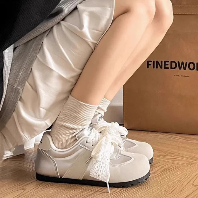 Zapatillas de estilo ballet para mujer, zapatos casuales planos con lazo de encaje, zapatillas negras transpirables para primavera y verano, zapatos versátiles y modernos