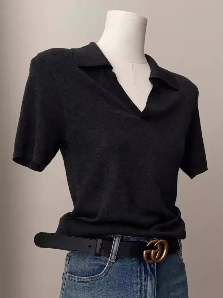 Camiseta de Seda Helada con Cuello Polo y Hombros Descubiertos