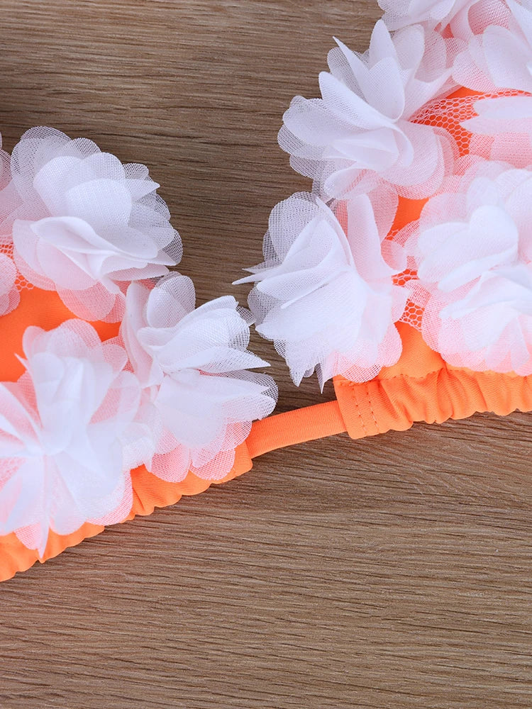 Bikini naranja hecho a mano con flores 3D, cuello cruzado y parte inferior triangular, para pechos pequeños, realza y estiliza.