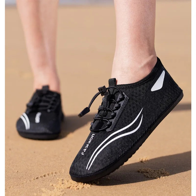 Zapatos acuáticos ligeros a la moda para hombre, zapatos de playa transpirables para mujer, zapatos de Yoga Unisex antideslizantes flexibles, zapatillas de agua de secado rápido