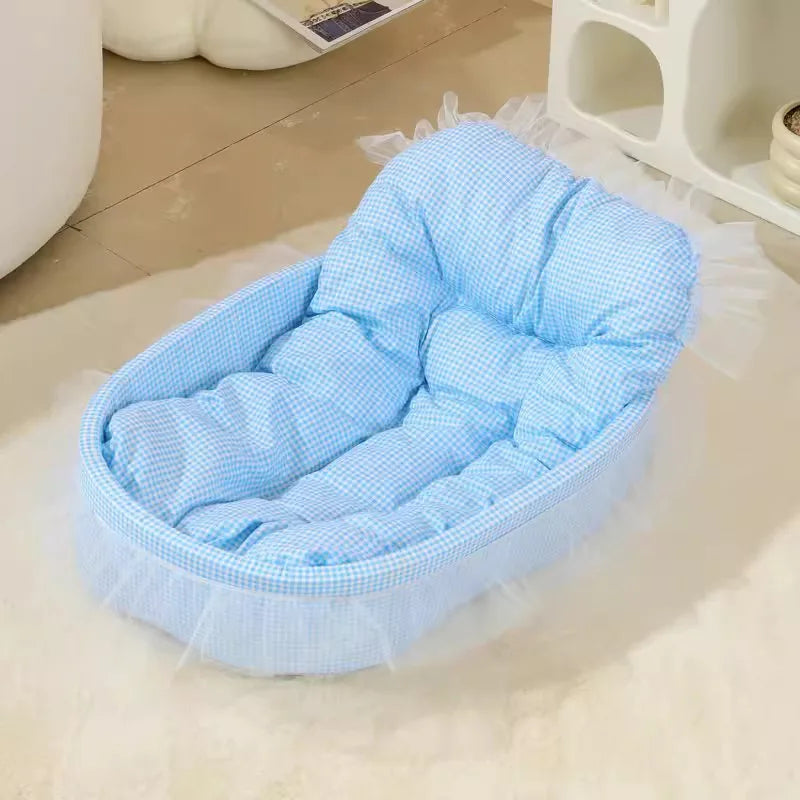 Cama de Princesa para Mascotas - Felpa Ovalada con Encaje para Perros y Gatos