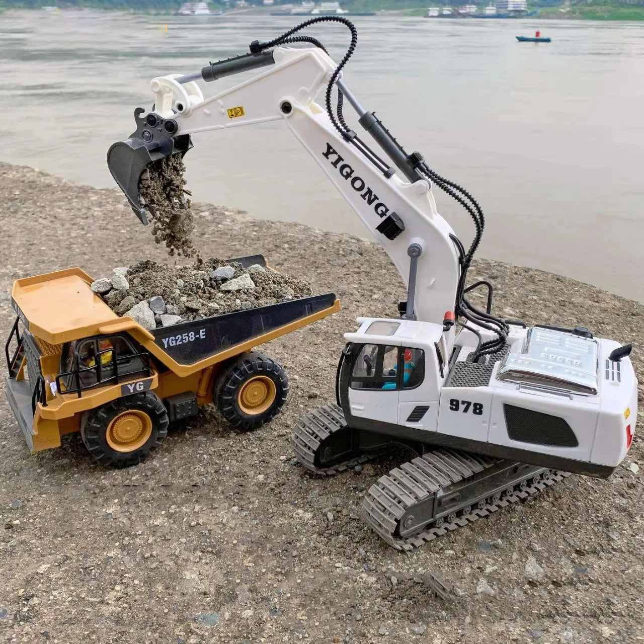 Excavadora RC 1:20 con Volcador y Bulldozer, Luz y Música