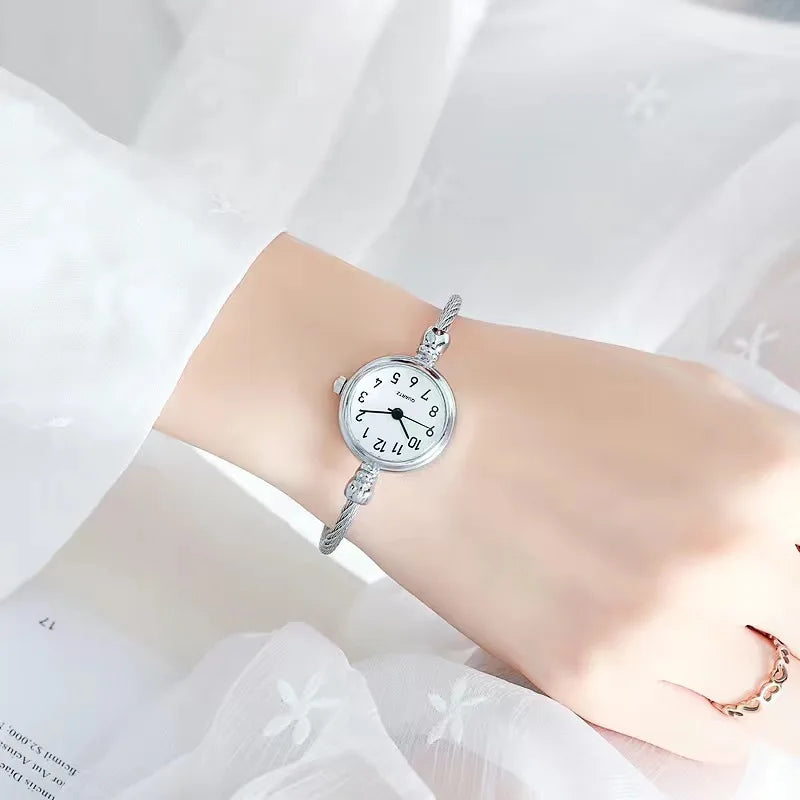 Relojes YIKAZE para mujer, reloj de pulsera con brazalete de oro pequeño, reloj de pulsera de cuarzo Retro de acero inoxidable para mujer, reloj de vestir a la moda