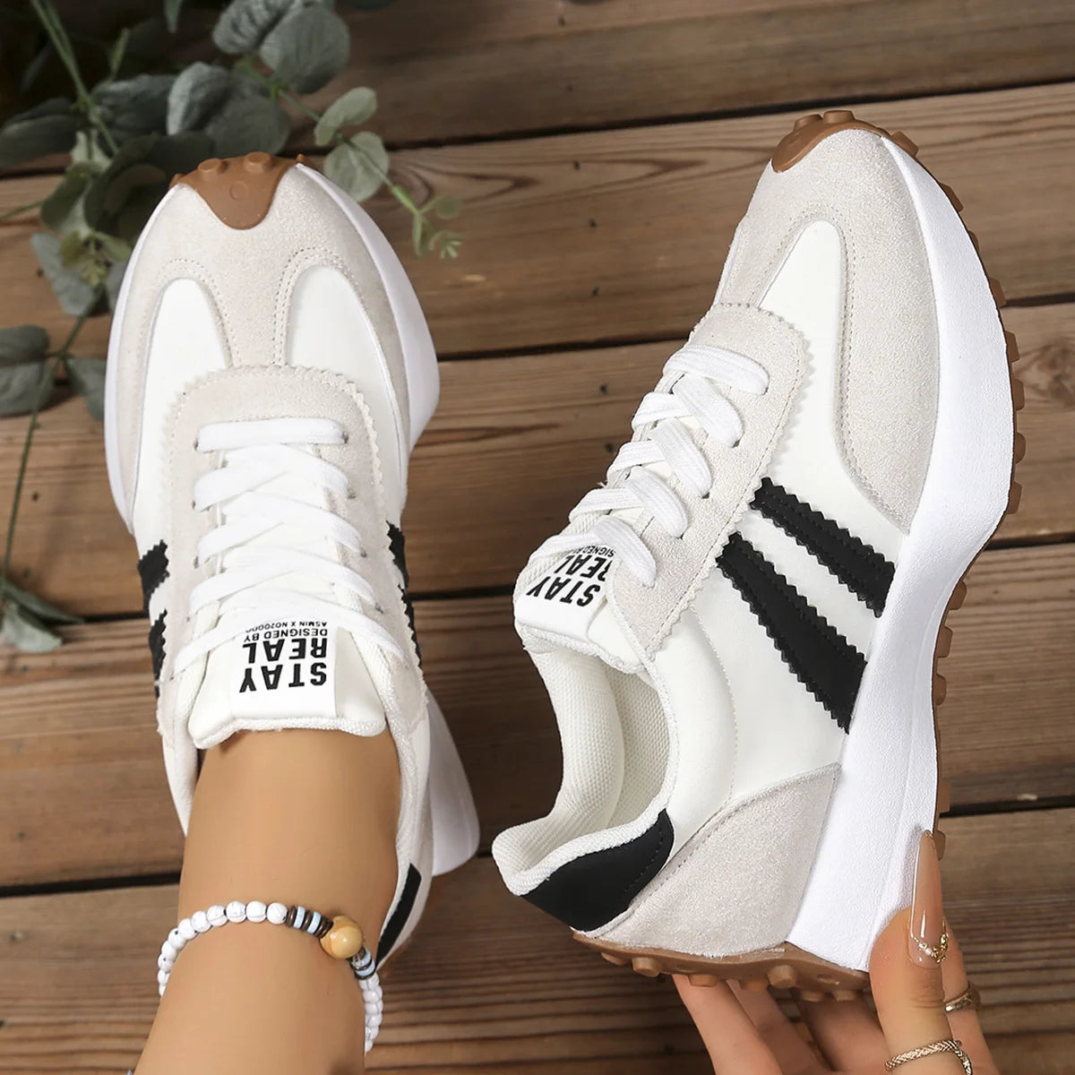 Nuevo 2025 zapatillas gruesas para mujer, zapatillas informales con plataforma a la moda, zapatillas ligeras de fondo suave para correr, zapatillas de deporte de malla de verano