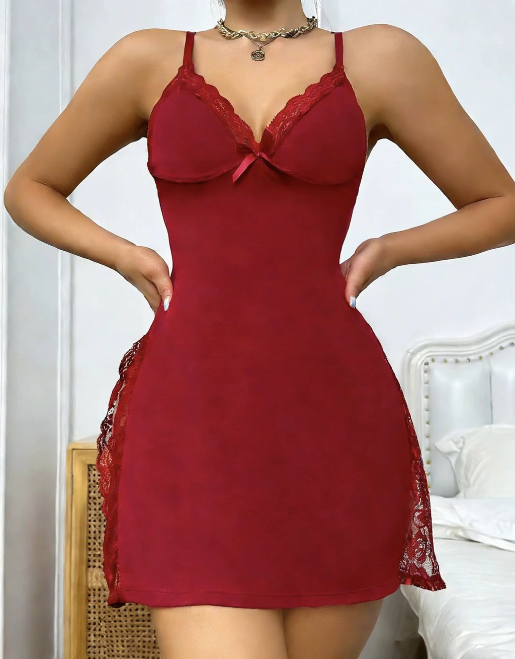 Camisón de Mujer con Encaje, Cuello en V y Abertura Lateral