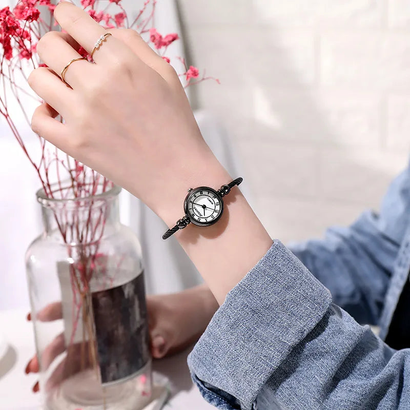Reloj de pulsera para mujer a la moda, pulsera dorada, esfera pequeña, reloj elegante, nuevo reloj de pulsera de acero bonito para mujer, reloj de pulsera de cuarzo
