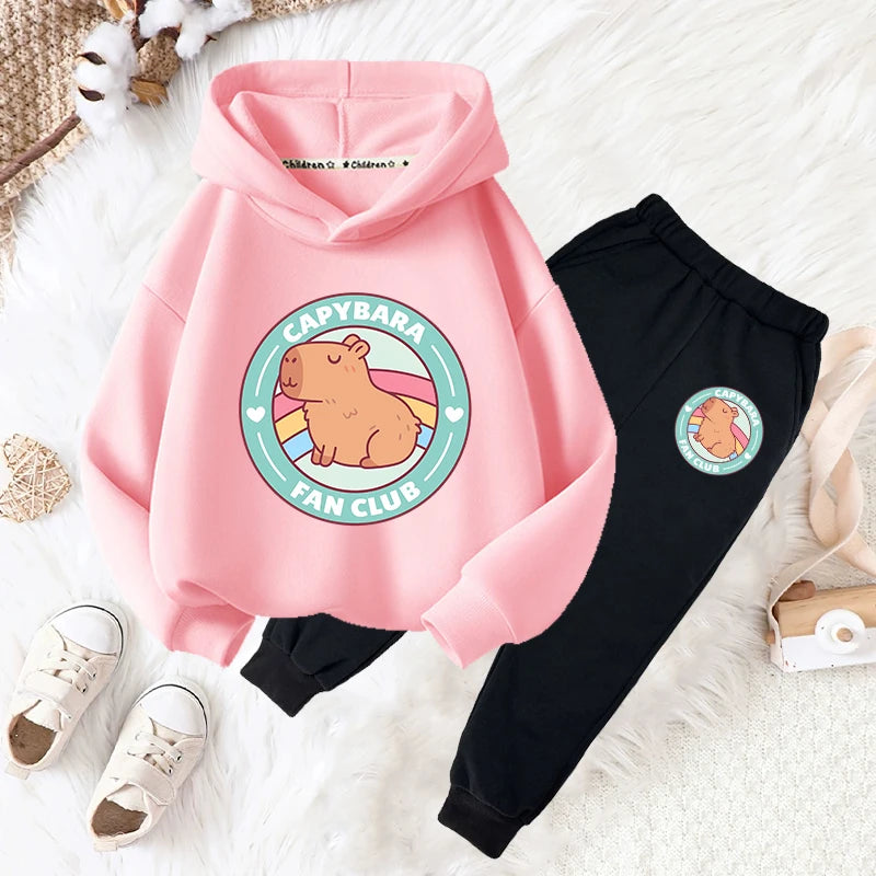 Conjunto buzo con capucha y pantalón estampado capibara para niños
