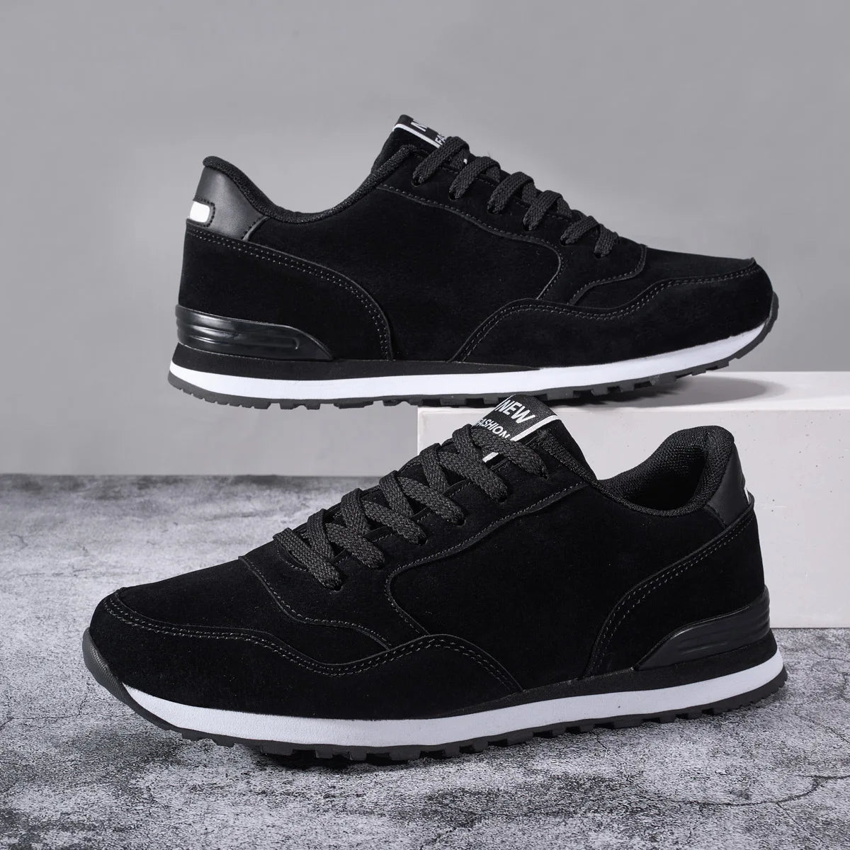 Nuevas de cuero, zapatos para correr para hombre, zapatillas Unisex cálidas de invierno, zapatos ligeros para caminar para mujer, zapatos deportivos de plantilla suave con cordones 37-47