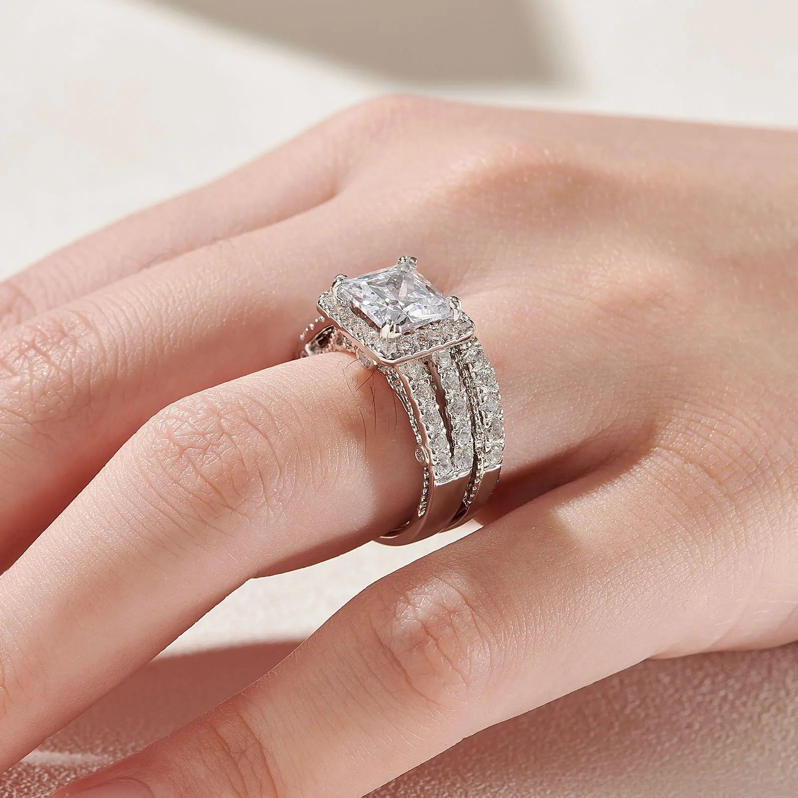 Conjunto de anillos de boda con moissanita certificada y chapado en oro