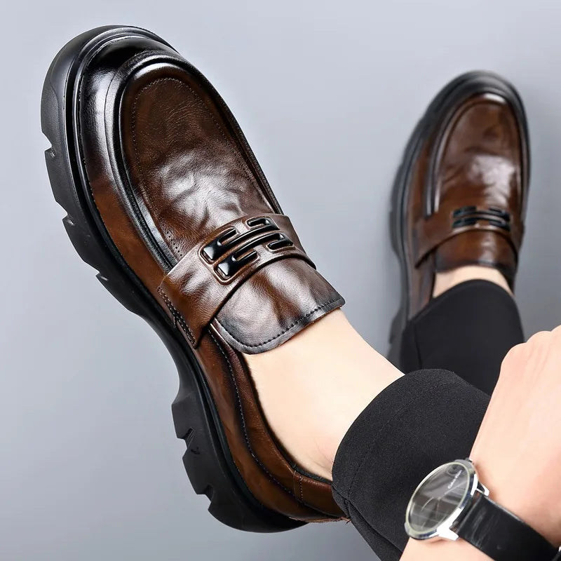 Mocasines de cuero para hombre con barra metálica, suela antideslizante