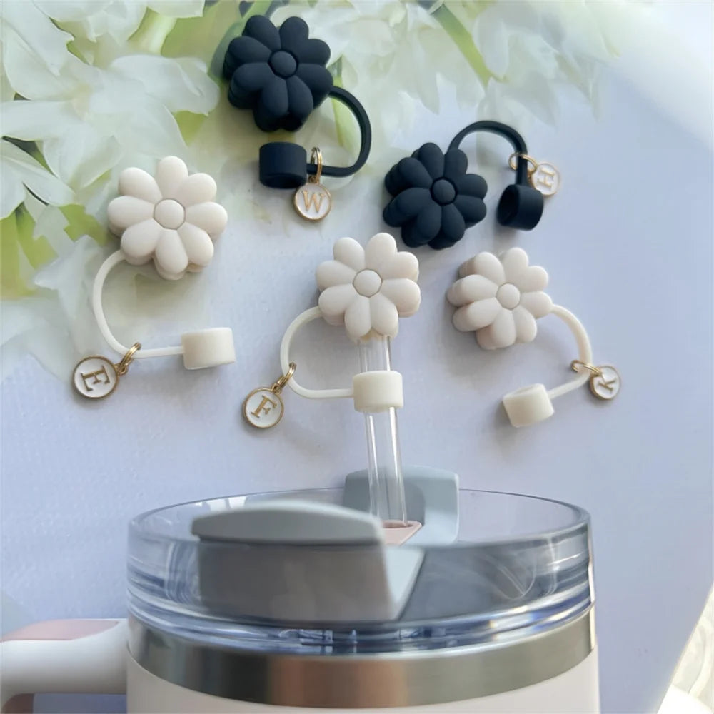 Accesorio blanco crema Tapa de paja, cubierta de paja de silicona de 26 letras Cubierta de paja a prueba de polvo adecuada para botellas de vidrio y agua