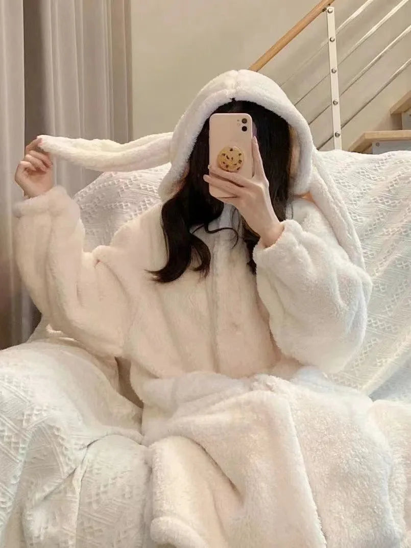 Pijama Cálido de Otoño-Invierno para Mujer con Orejas de Conejo