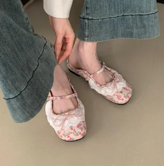2025 Primavera Verano Nuevas zapatillas planas para mujer |   Zapatos de ballet Mary Jane de hada con lazo de encaje suave francés con punta cerrada y punta cuadrada