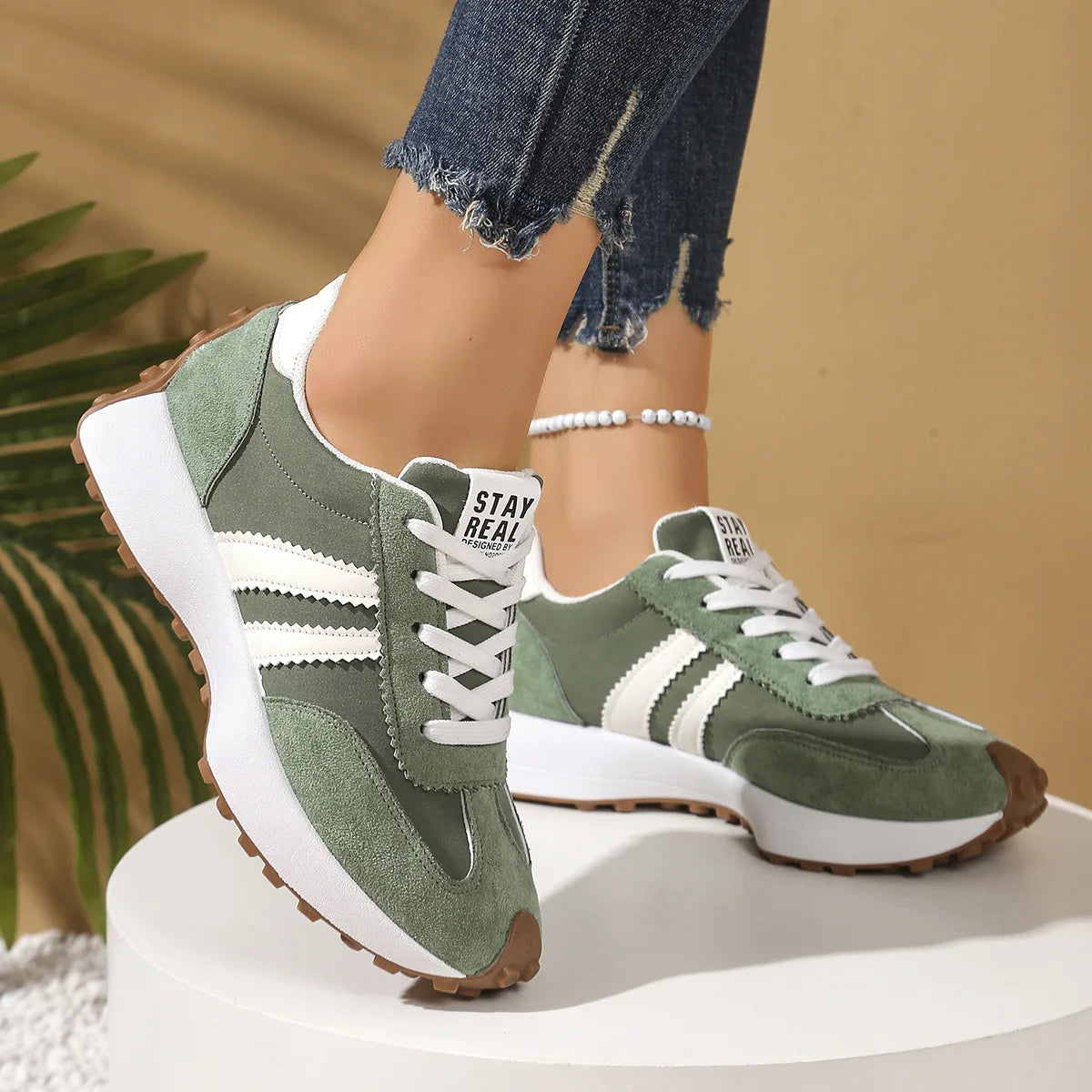 Nuevo 2025 zapatillas gruesas para mujer, zapatillas informales con plataforma a la moda, zapatillas ligeras de fondo suave para correr, zapatillas de deporte de malla de verano