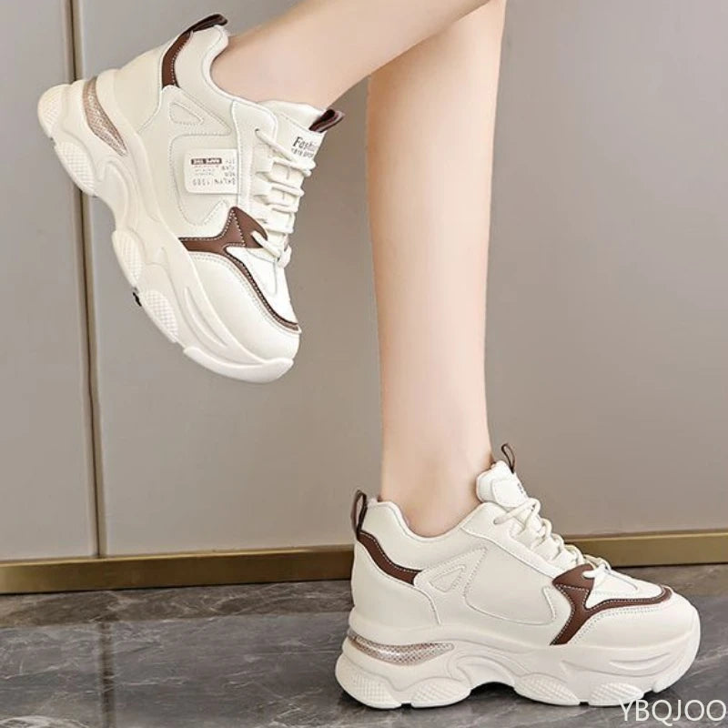 Zapatos deportivos ligeros de suela gruesa para mujer, calzado informal blanco nuevo para primavera y otoño, zapatos con suela gruesa y aumento de altura