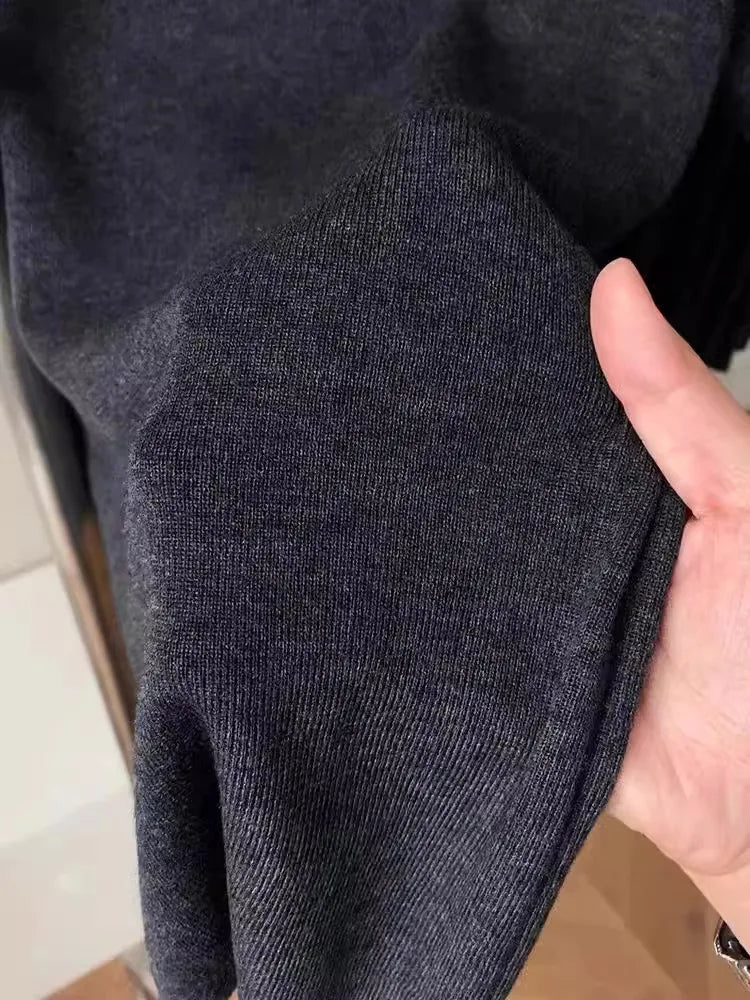 Camiseta de Seda Helada con Cuello Polo y Hombros Descubiertos