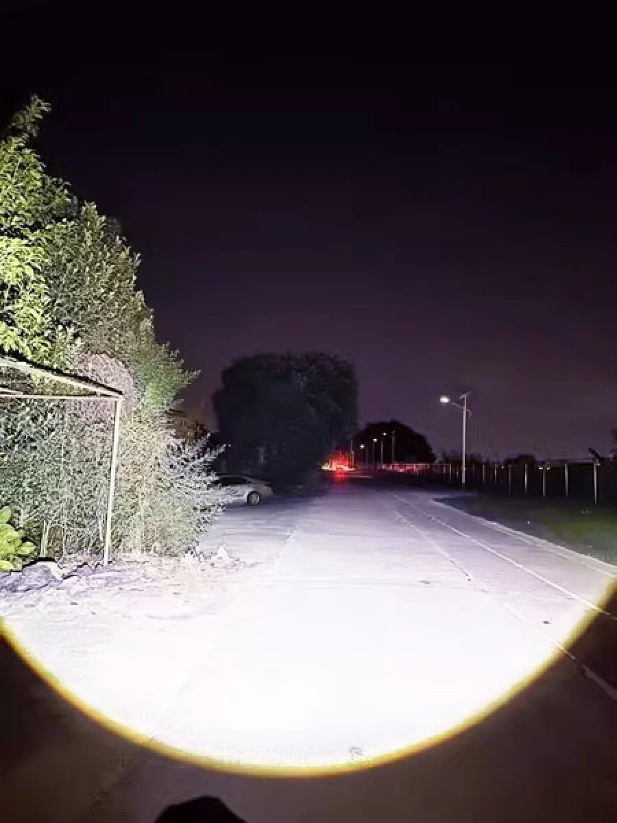 Linterna Táctica LED Recargable de Alto Alcance para Camping