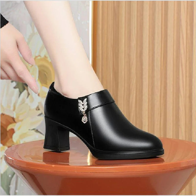 Zapatos de mujer de piel suave con tacón grueso, cierre de cremallera, boca poco profunda, punta puntiaguda con diamantes de imitación, zapatos de tacón de corte bajo a la moda