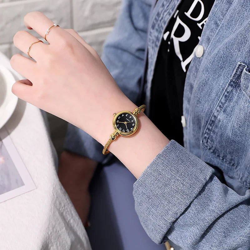 Relojes YIKAZE para mujer, reloj de pulsera con brazalete de oro pequeño, reloj de pulsera de cuarzo Retro de acero inoxidable para mujer, reloj de vestir a la moda