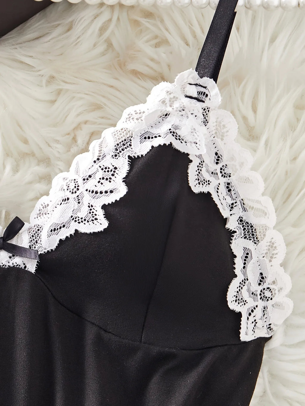 Conjunto Babydoll de Satén con Encaje y Tanga, Lencería Romántica