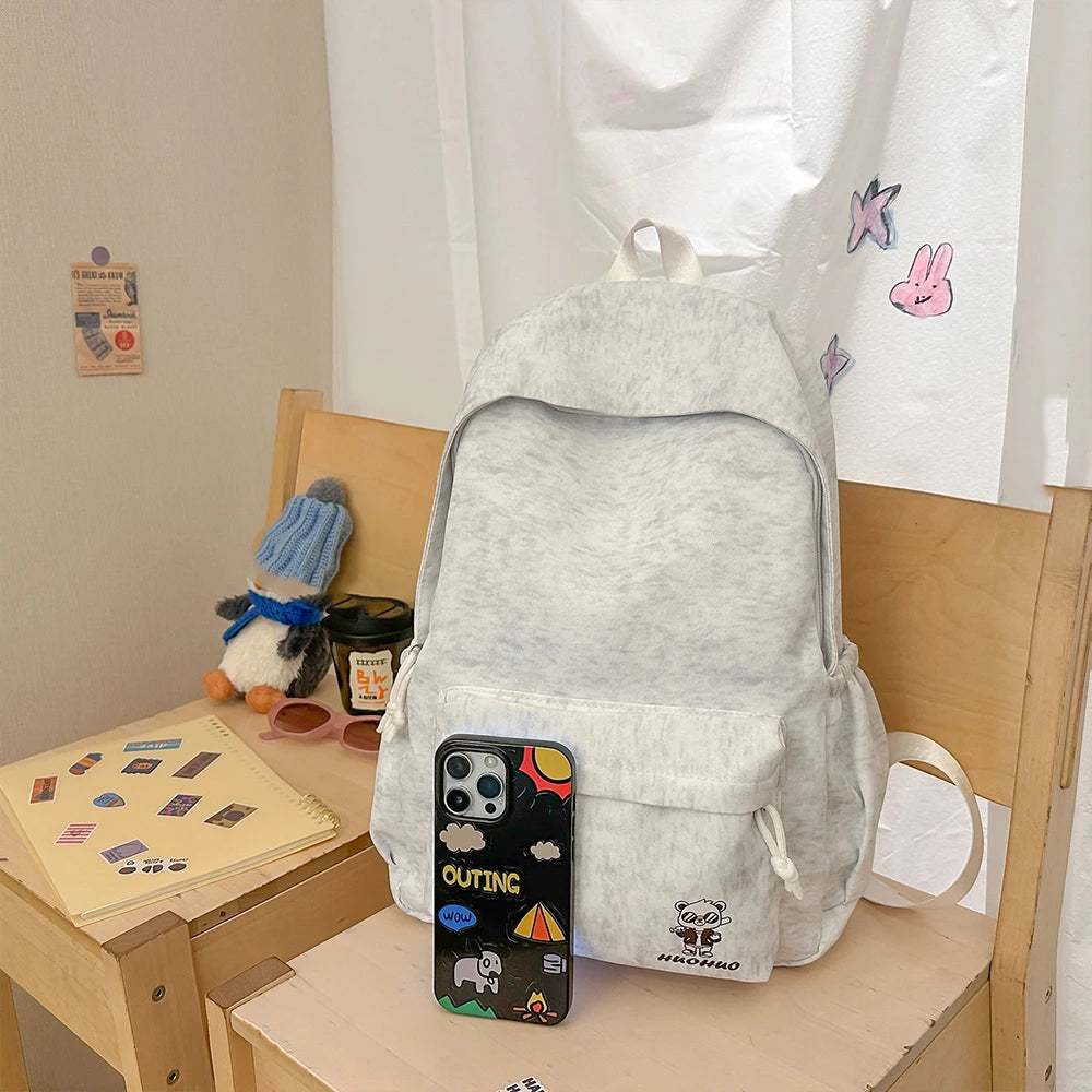 Mochila Informal Gris Jaspeado con Bordado, Mochila Ligera de Tela Suave, Bolso Minimalista para Viajes Diarios y Uso Casual