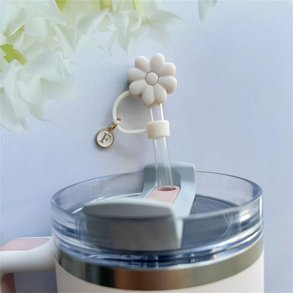Accesorio blanco crema Tapa de paja, cubierta de paja de silicona de 26 letras Cubierta de paja a prueba de polvo adecuada para botellas de vidrio y agua