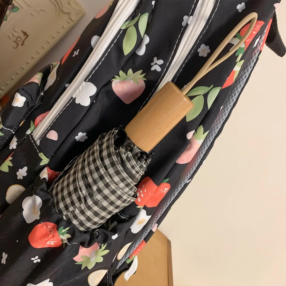 Mochila Escolar de Nailon con Estampado de Fresas Resistente al Agua