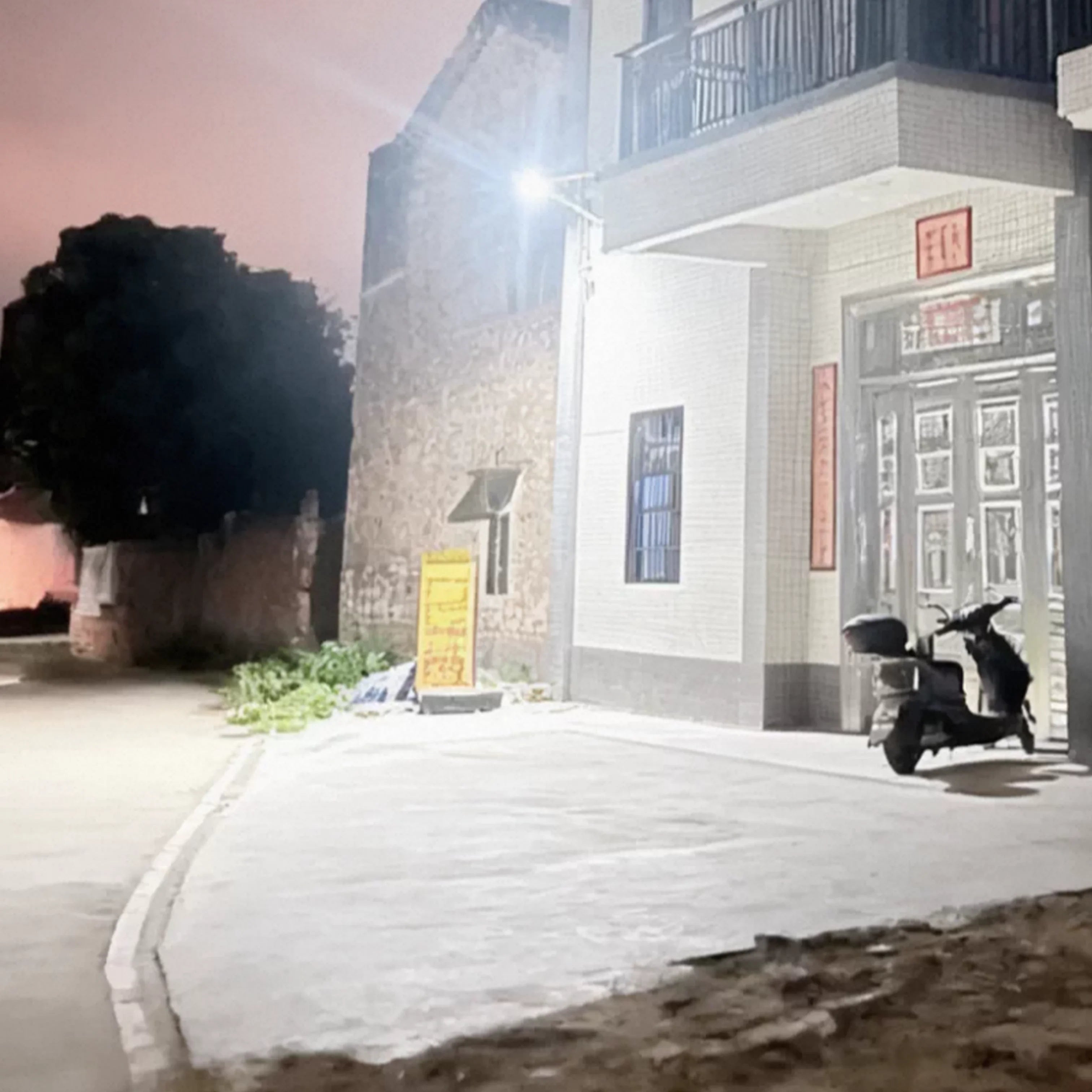 Lámpara Solar LED para Jardín con Sensor de Movimiento IP65