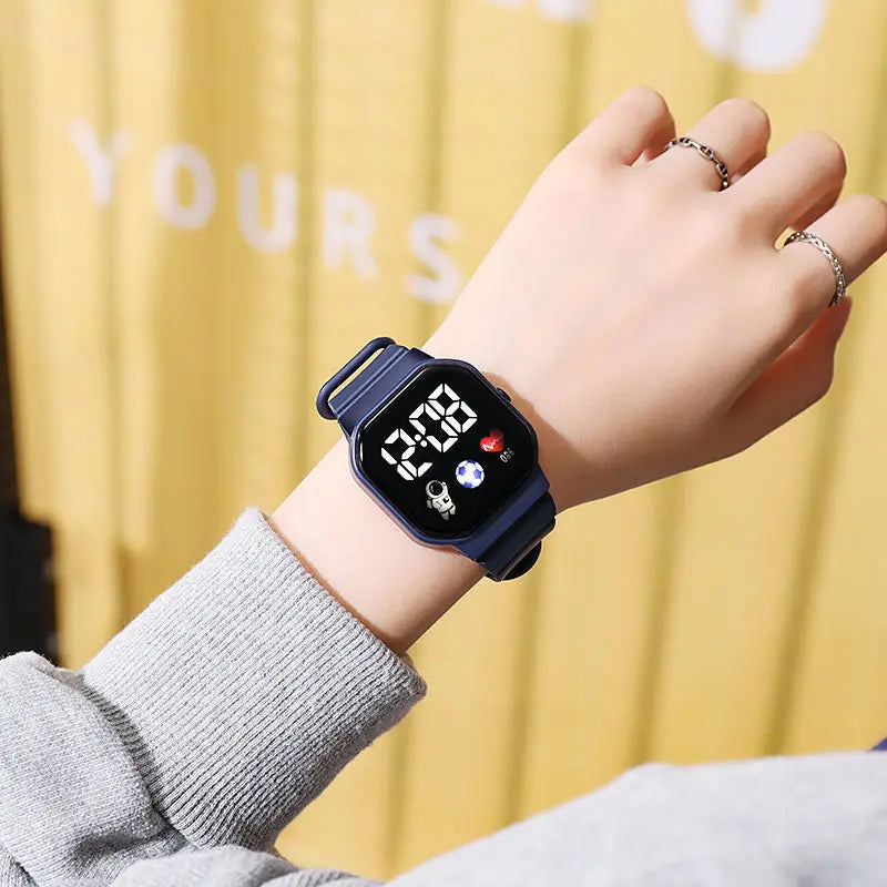 Reloj deportivo para niños, relojes digitales LED, correa de silicona para astronauta, reloj de pulsera electrónico resistente al agua para niños y niñas, regalos