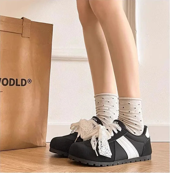 Zapatillas de estilo ballet para mujer, zapatos casuales planos con lazo de encaje, zapatillas negras transpirables para primavera y verano, zapatos versátiles y modernos