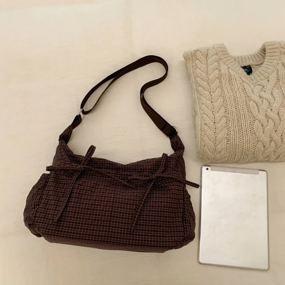 Bolso de hombro individual con rejilla retro de estilo coreano, gran capacidad, versátil para la escuela, el trabajo y los desplazamientos, diseño unisex