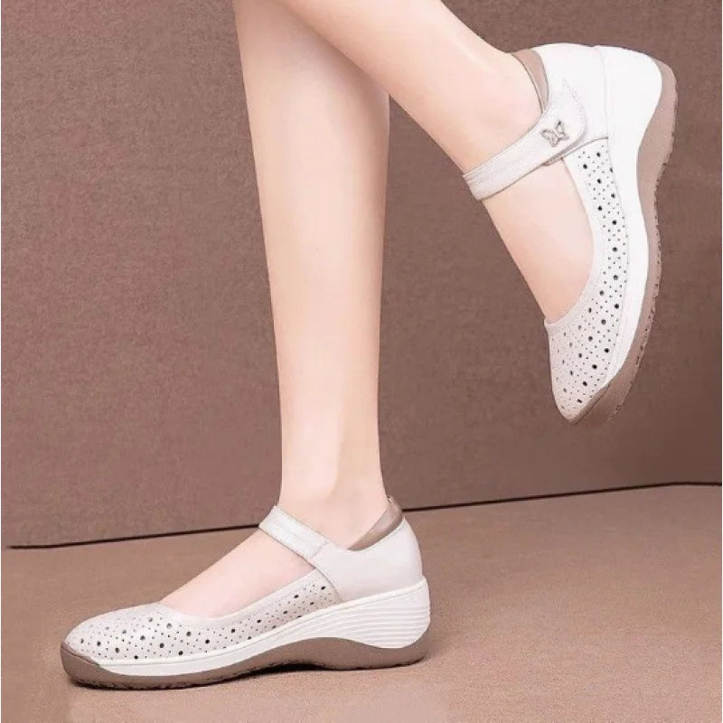2026 Zapatos de mamá para mujer de primavera: zapatos de tacón poco profundos sin tirar de suela suave, plataforma gruesa de cuero informal con una hebilla, tacón de cuña