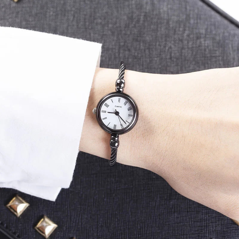 Relojes YIKAZE para mujer, reloj de pulsera con brazalete de oro pequeño, reloj de pulsera de cuarzo Retro de acero inoxidable para mujer, reloj de vestir a la moda