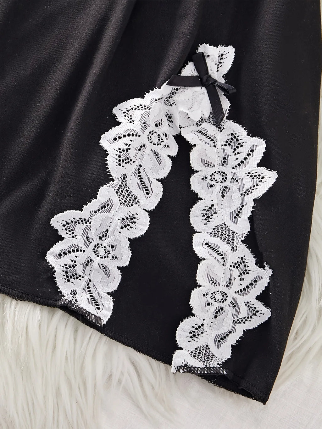 Conjunto Babydoll de Satén con Encaje y Tanga, Lencería Romántica