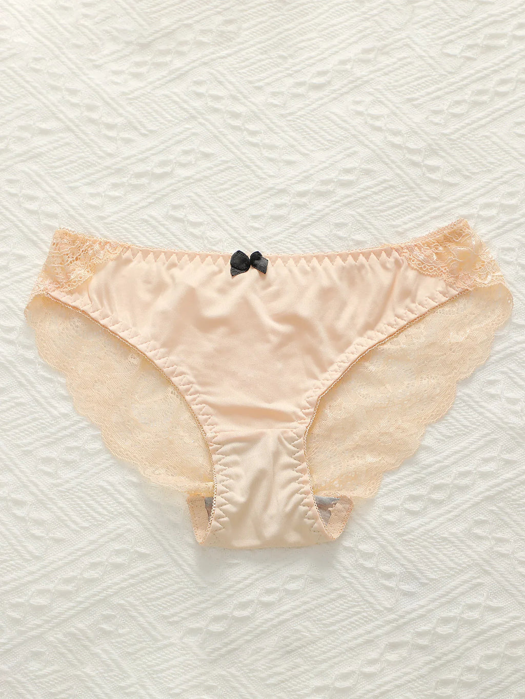 Conjunto de Sujetador y Tanga con Bordado Floral