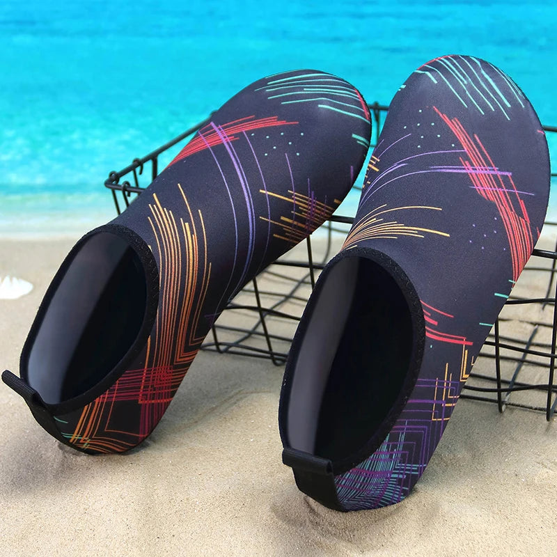 Par de zapatos acuáticos ligeros para hombre y mujer, zapatos de playa para exteriores de secado rápido, antideslizantes, descalzos, verano, 2023