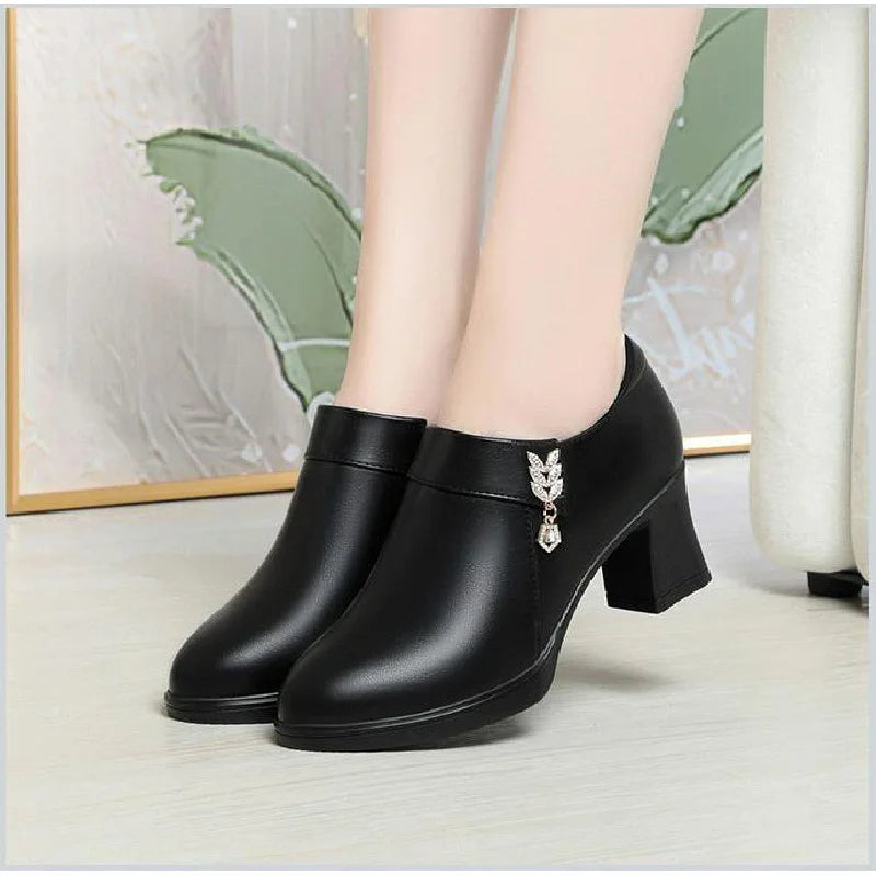 Zapatos de mujer de piel suave con tacón grueso, cierre de cremallera, boca poco profunda, punta puntiaguda con diamantes de imitación, zapatos de tacón de corte bajo a la moda