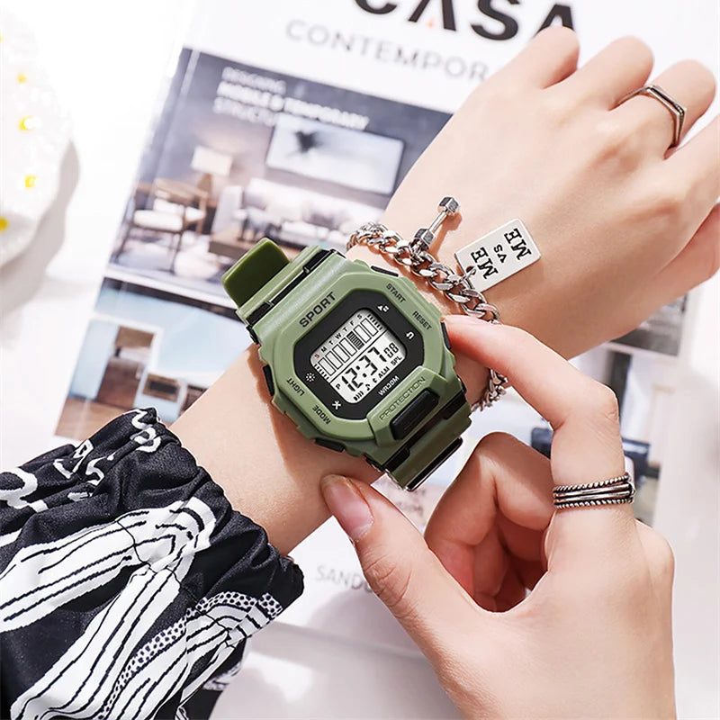 Reloj deportivo YIKAZE para hombre, relojes digitales LED resistentes al agua, tendencia de aventura al aire libre para estudiantes, reloj electrónico multifuncional para regalo