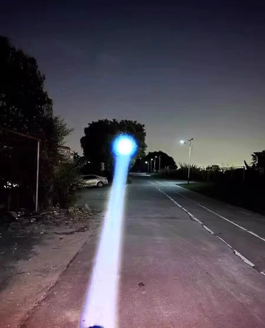 Linterna Táctica LED Recargable de Alto Alcance para Camping