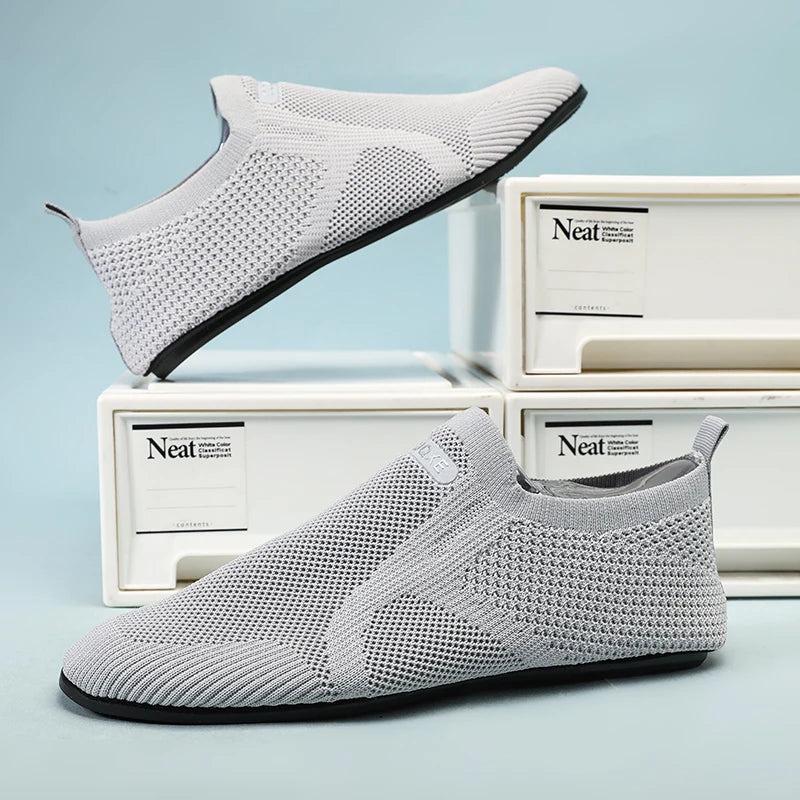 Zapatillas informales transpirables para hombre, zapatos ligeros sin cordones para caminar para hombre, mocasines flexibles antideslizantes para parejas, calzado suave de verano