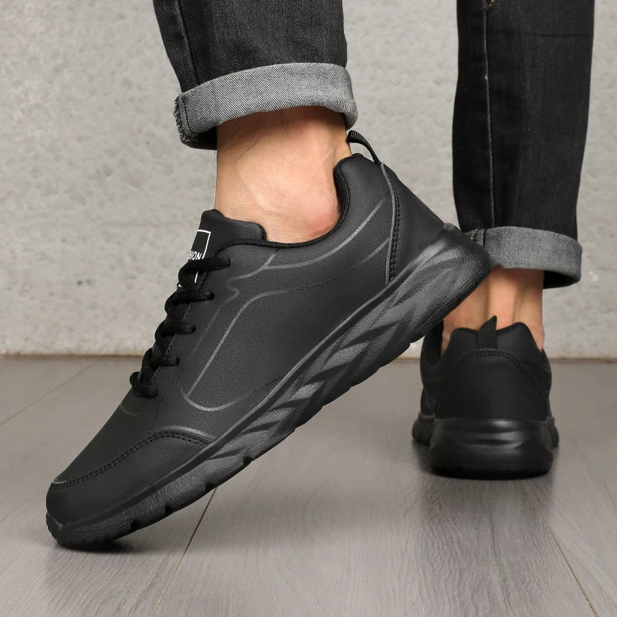 Zapatos para correr a la moda para hombre, zapatillas cálidas de invierno para hombre, zapatos antideslizantes para caminar para hombre, zapatos informales de cuero con cordones suaves 39-47 2024