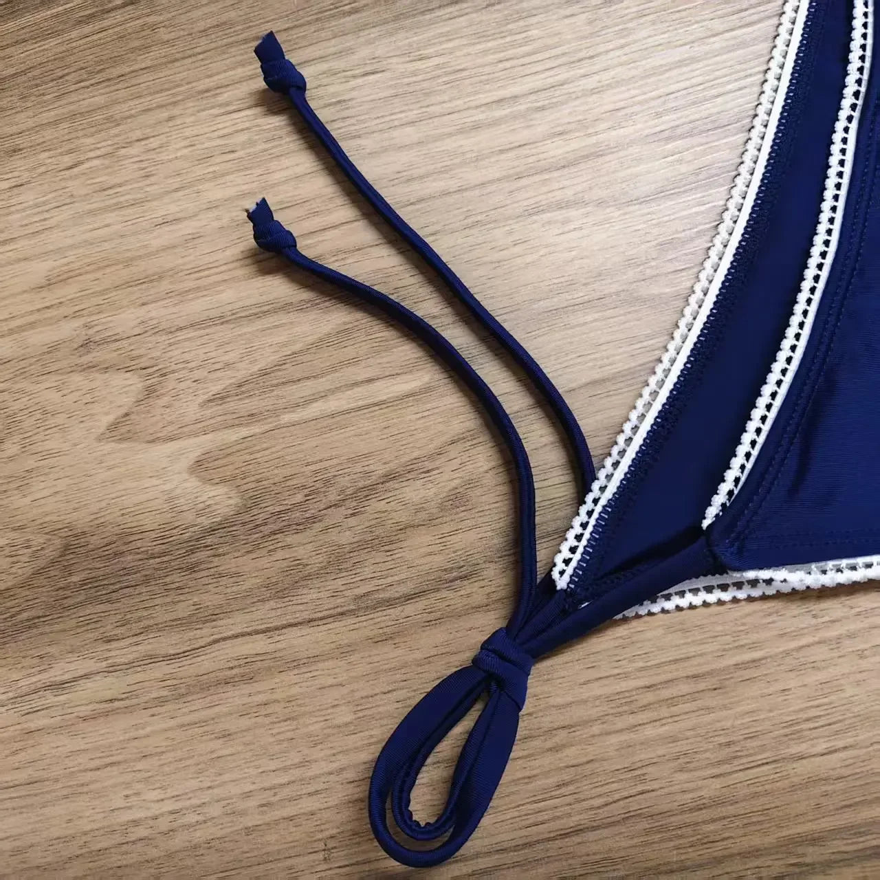 Conjunto de Bikini de 2 Piezas para Mujer, Sexy, de Color Sólido, sin Tirantes, con Tanga y Lazos en la Espalda, Traje de Baño con Encaje Blanco, Simple, para Verano